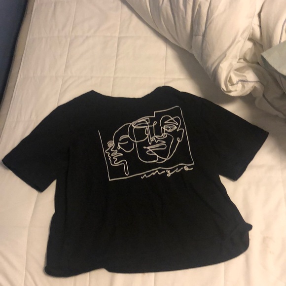 Cute graphic white black shirt with sketch people - Picture 2 of 4